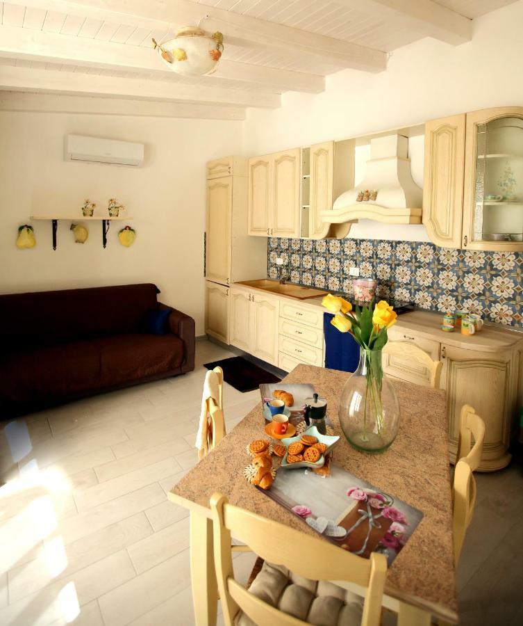 Oasi Siciliana Apartment แตร์ราซีนี ภายนอก รูปภาพ